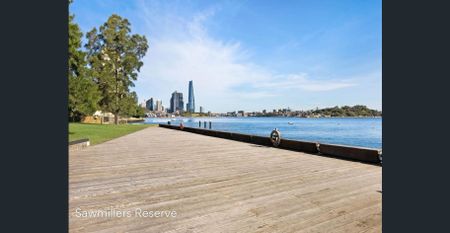 Executive Waterfront Residence | Harbour Views | Double Lock-Up Garage - Photo 5