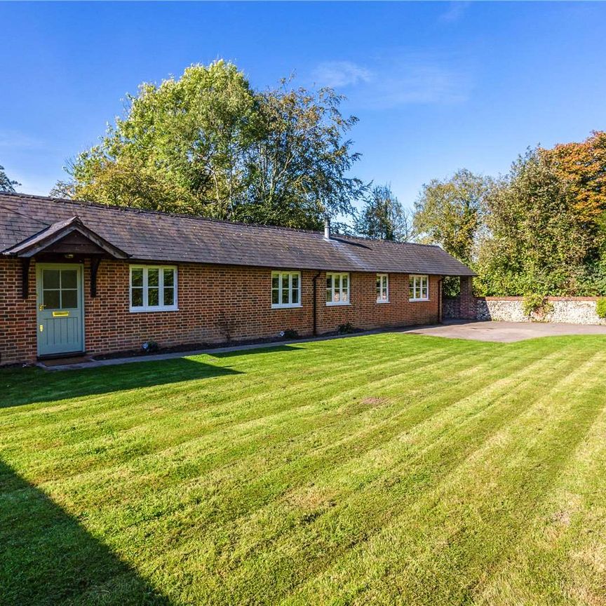 A beautifully refurbished cottage with countryside views. - Photo 1