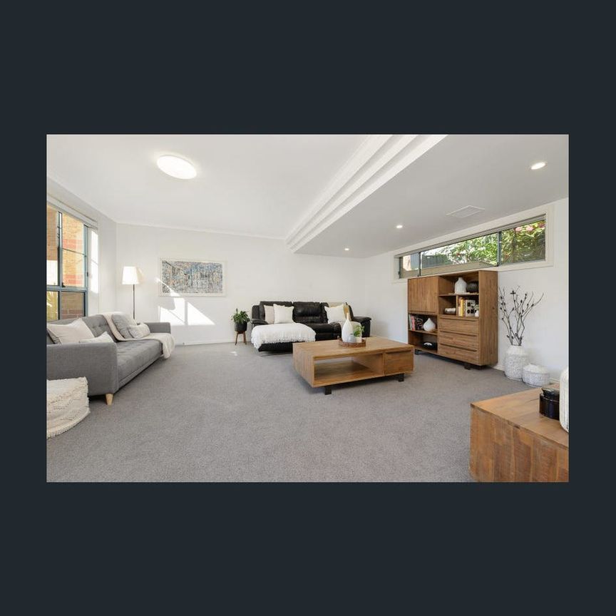 Spacious 3 Bedroom + Study/Office Townhouse & Stylish and Convenient Living in Sought-After Lindfield Location - Photo 1