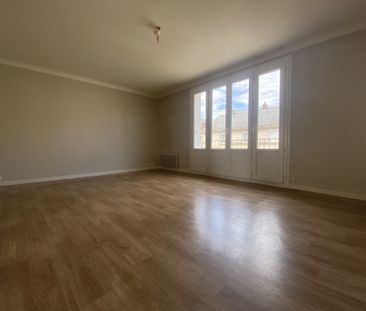 Location Appartement 3 pièces 80m² SAUMUR 49400 - Photo 2