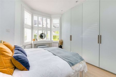 SHORT LET An immaculately presented three bedroom flat located on the Alphabet Streets. - Photo 5