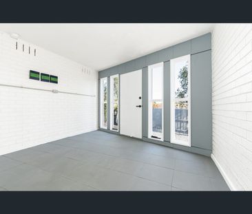 8/24 Hawthorn Road, Burwood East, Vic 3151 - Photo 4