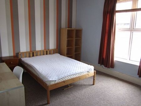 4 double bed student/professional house. Student House in Sheffield - Photo 2