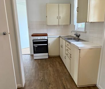 Neat & Tidy 3 Bedroom Home - Photo 4