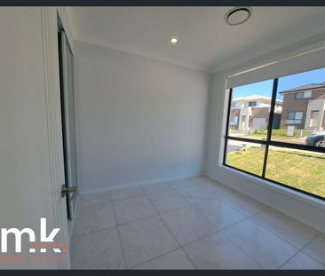 4 BEDROOM FAMILY HOME! - Photo 5