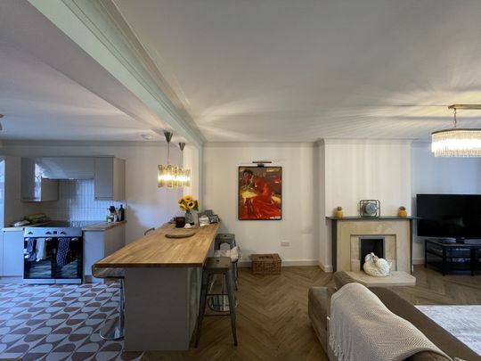 3 Bed Flat, Furze Hill, BN3 - Photo 1