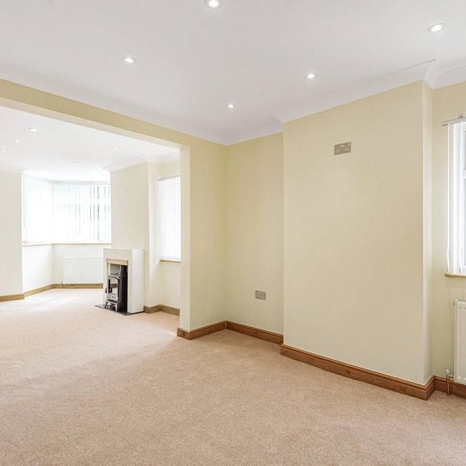 4 bedroom link detached house to rent - Photo 1