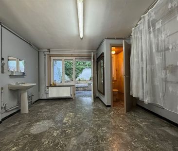 Maison mitoyenne bel-étage avec cour/jardinet - Photo 3