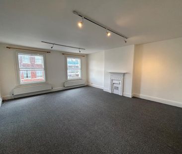 3 bedroom flat to rent - Photo 3