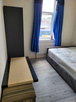 Monton Road, M30 - Photo 1