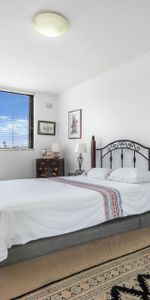 Stylish Apartment with City Views in a Blue-Ribbon Dover Heights Setting - Photo 3