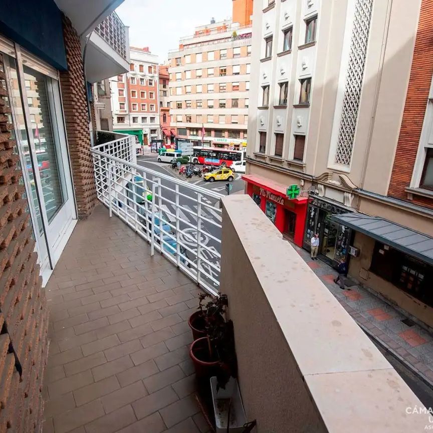 León Capital - Photo 1