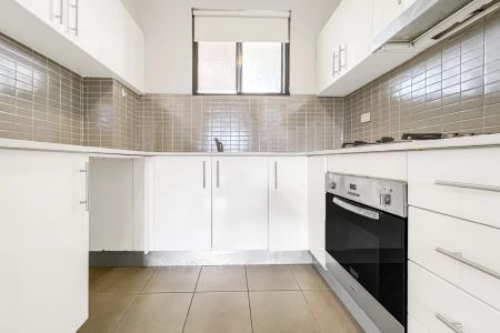 Great Value and Conveniently Situated Apartment For Lease - Photo 3