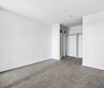 Top Floor 1 Bedroom Apartment In WOVA - Photo 2
