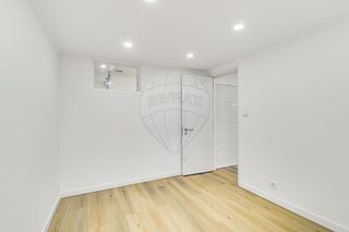 Apartment 2 bedrooms Renovated Santa Catarina Lisboa for rent - kitchen, river view - Photo 4