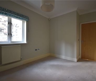 Well presented 2 bedroom second floor apartment for rent in Cambrid... - Photo 6
