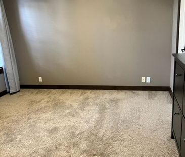 Beautiful 2 bedroom townhouse - Photo 5
