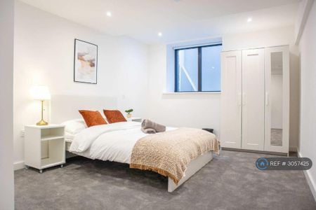 4 bedroom flat to rent - Photo 2