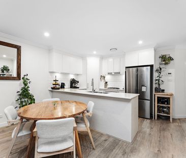 Inviting Entertainer + Walk-to-the-village Convenience - Photo 3