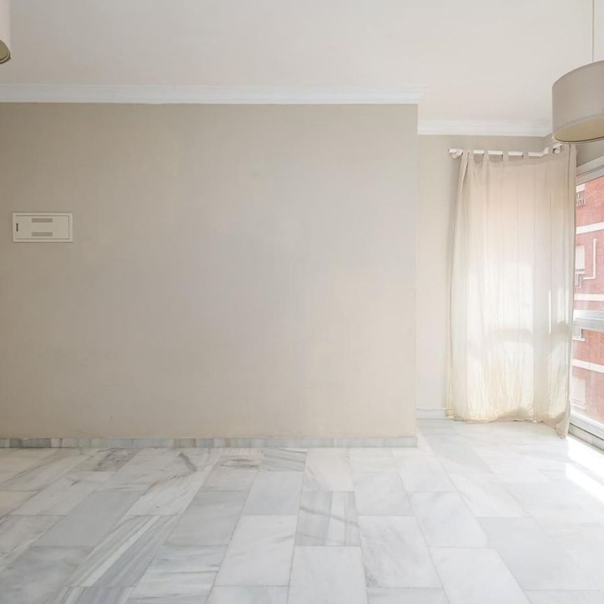 Alquiler de piso en Calle Barcenillas - Foto 1