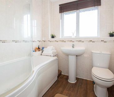 3 bedroom end of terrace house to rent - Photo 5