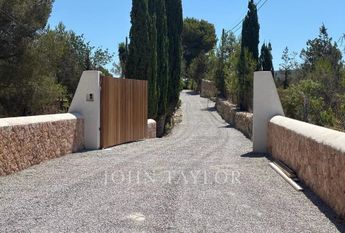 Cala Llonga, Balearic Islands 07849