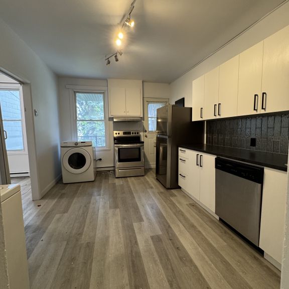 Ville-Marie - Beau 4 1/2 Rénové 2e Étage - Photo 1
