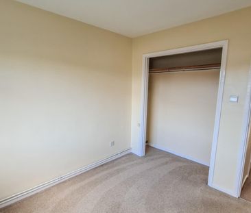 2 bedroom Flat To Let - Photo 2