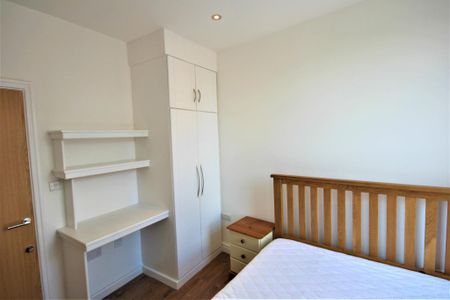 3 bedroom flat to rent - Photo 5
