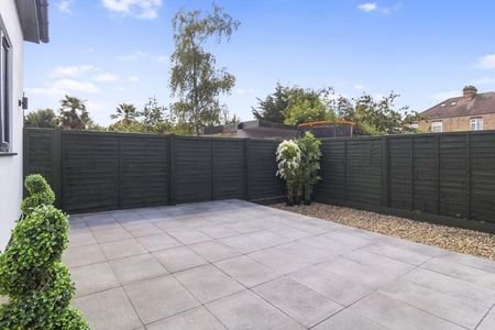 Property to rent - Photo 2