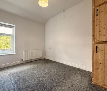 2 bedroom end of terrace house to rent - Photo 3