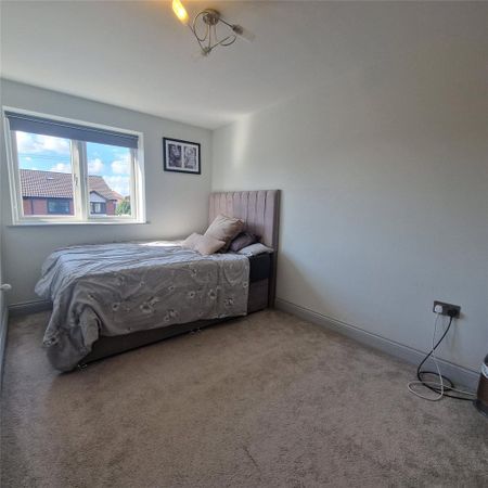 4 bedroom semi-detached house to rent - Photo 5