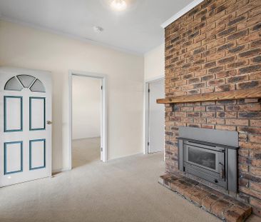 6 John Street, Lilydale - Photo 3