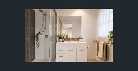 Modern 3-Bedroom Townhouse in Prime Location Of 4207 - Photo 4