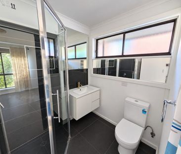 4 bedrooms with modern kitchen & in Templeton Primary School Zone - Photo 6