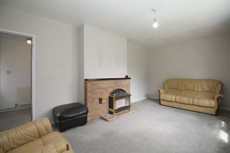 3 bedroom semi-detached house to rent - Photo 2