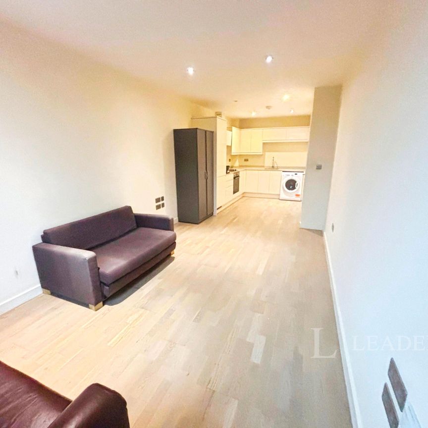 1 bedroom apartment to rent Cleeve Court, Cleeve Road, Leatherhead, KT22 - Photo 1
