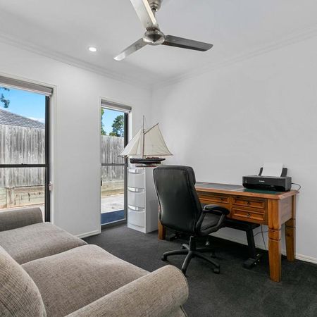 CENTRAL HERVEY BAY - SPACIOUS HOME - Photo 3