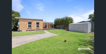 Spacious 5-Bedroom Living with Modern Kitchen & Outdoor Entertaining. - Photo 2