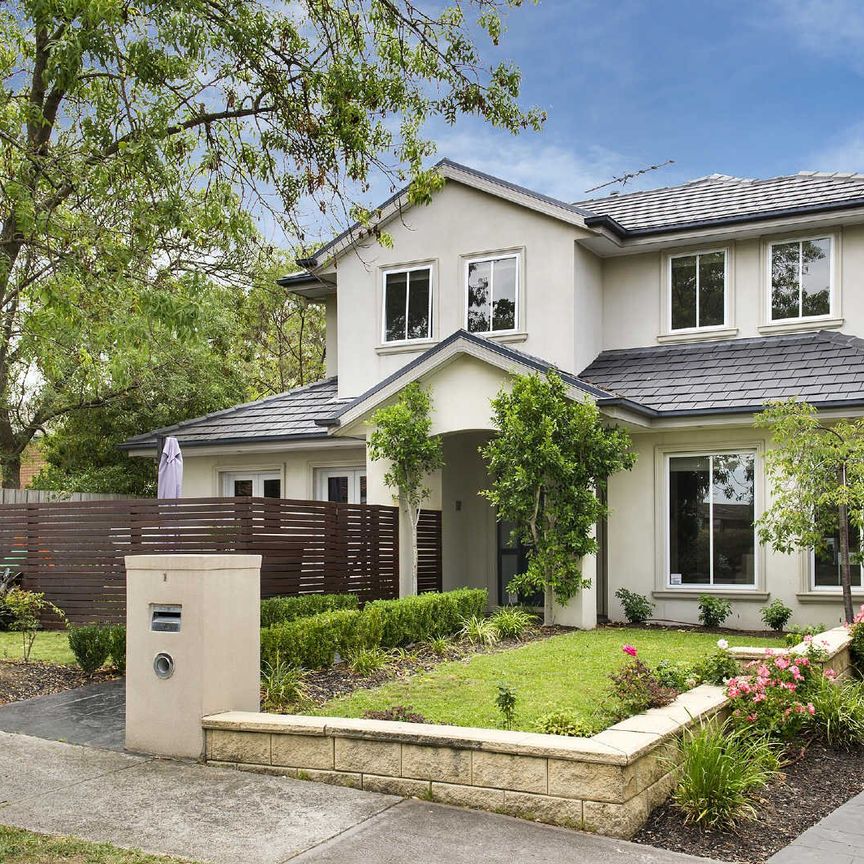Location & Sophistication - Photo 1