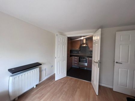 1 bedroom Flat To Let - Photo 3