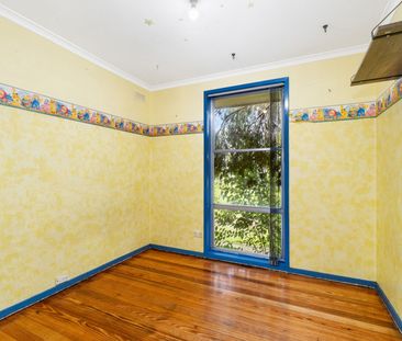 COMFORTABLE 3 BEDROOM HOME - Photo 3