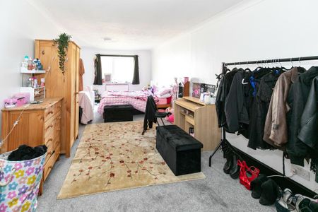 5 bedroom semi-detached house to rent - Photo 5