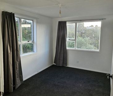 Stand-alone family home in Waitangirua - Photo 6