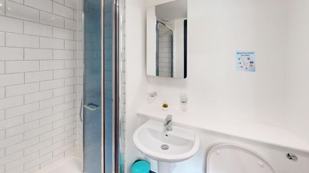 1 bedroom in a flat share to rent - Photo 5