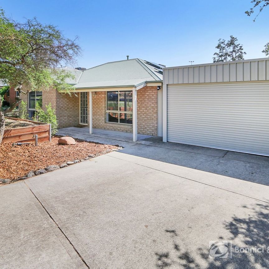 CHARMING HOME IN QUIET WEST WODONGA COURT - Photo 1