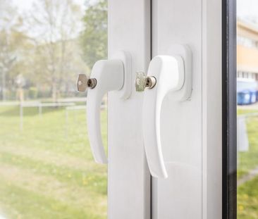 Balkon / Helle Wohnung / modernes Bad - Foto 1