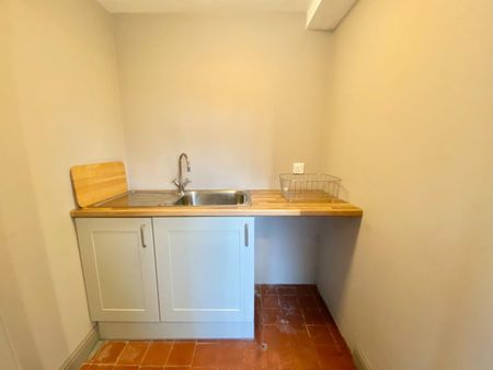 5 bedroom House To Let - Photo 2