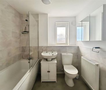 4 bedroom detached house to rent - Photo 4