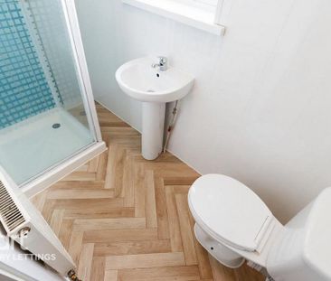 3 bedroom end of terrace house to rent - Photo 3
